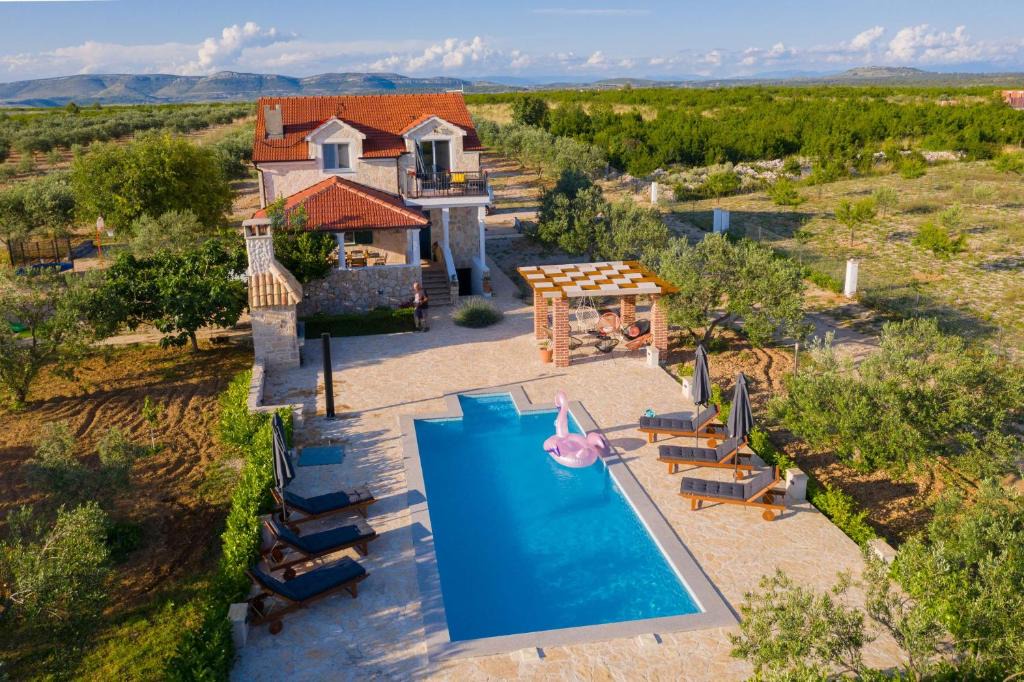 Cista Velika Villa | Villa Storia