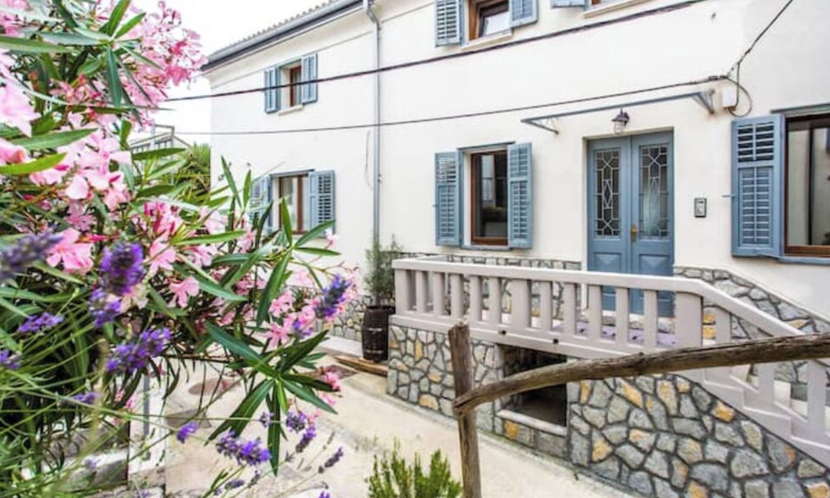 Sveti Vid Dobrinjski Villa | Villa Storia - Private house in a quiet town