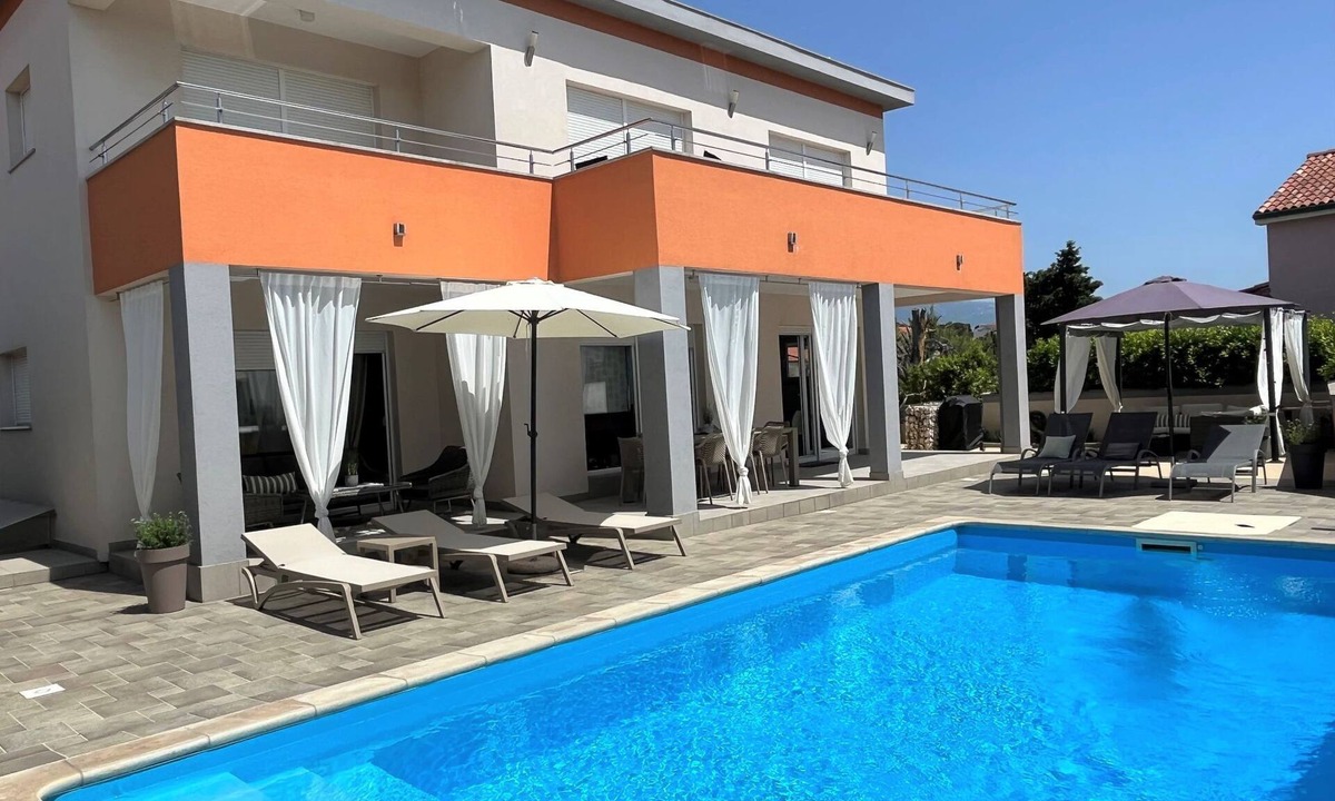 Rab House | Villa Summer Escape in Barbat mit Garten und Aussicht by Interhome