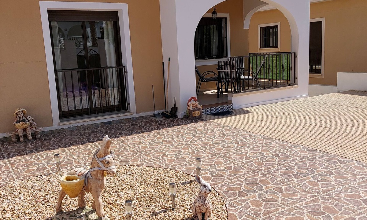 Quesada Villa | VILLA SUNRISE Detached Villa with Private Pool and Wi-Fi