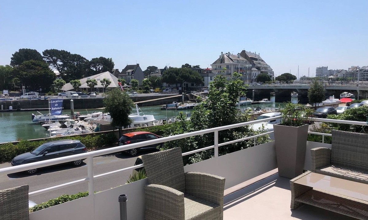 Le Pouliguen Villa | VILLA SUR LE PORT DU POULIGUEN - LA BAULE, REVEILLEZ-VOUS AVEC LES BATEAUX 😀