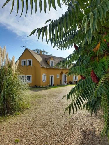 La Suze-sur-Sarthe House | Villa suzana
