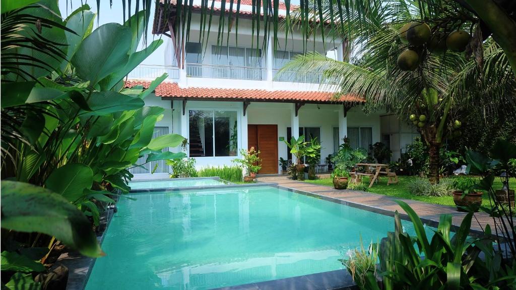 Prambanan Villa | Villa Syariah Prambanan Private Swimming Pool by Simply Homy
