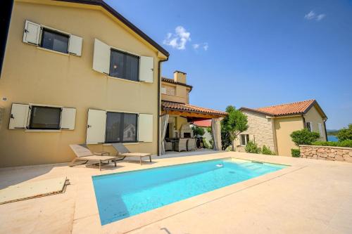 Betina Villa | Villa T