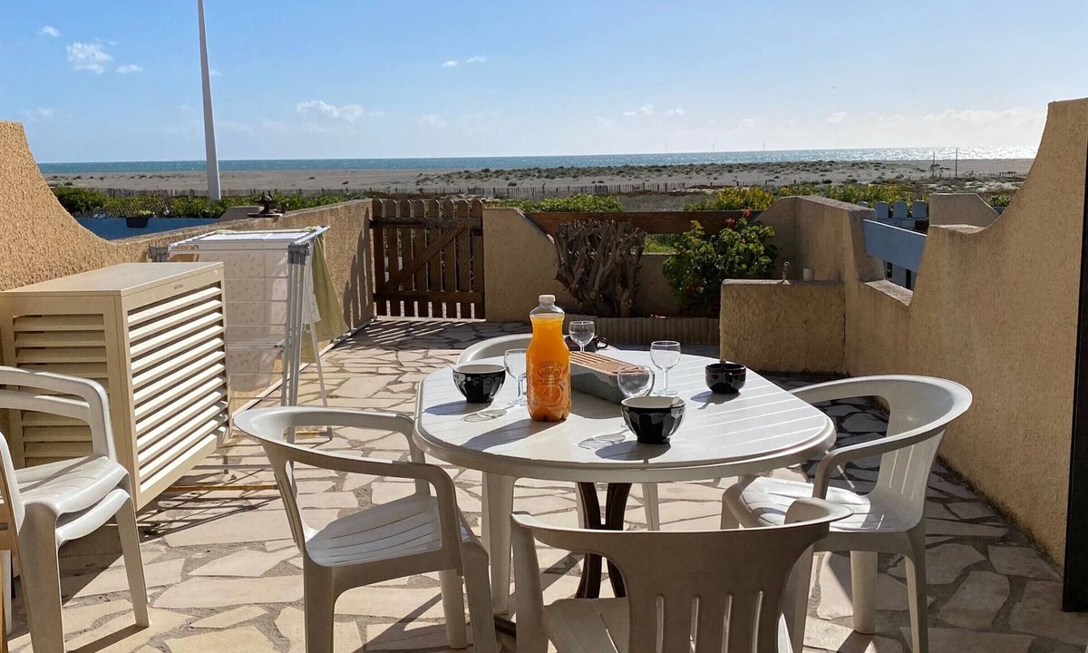 Leucate Villa | Villa T3 Mezzanine, 6 ppl, Beach Access, Parking, Pets Allowed