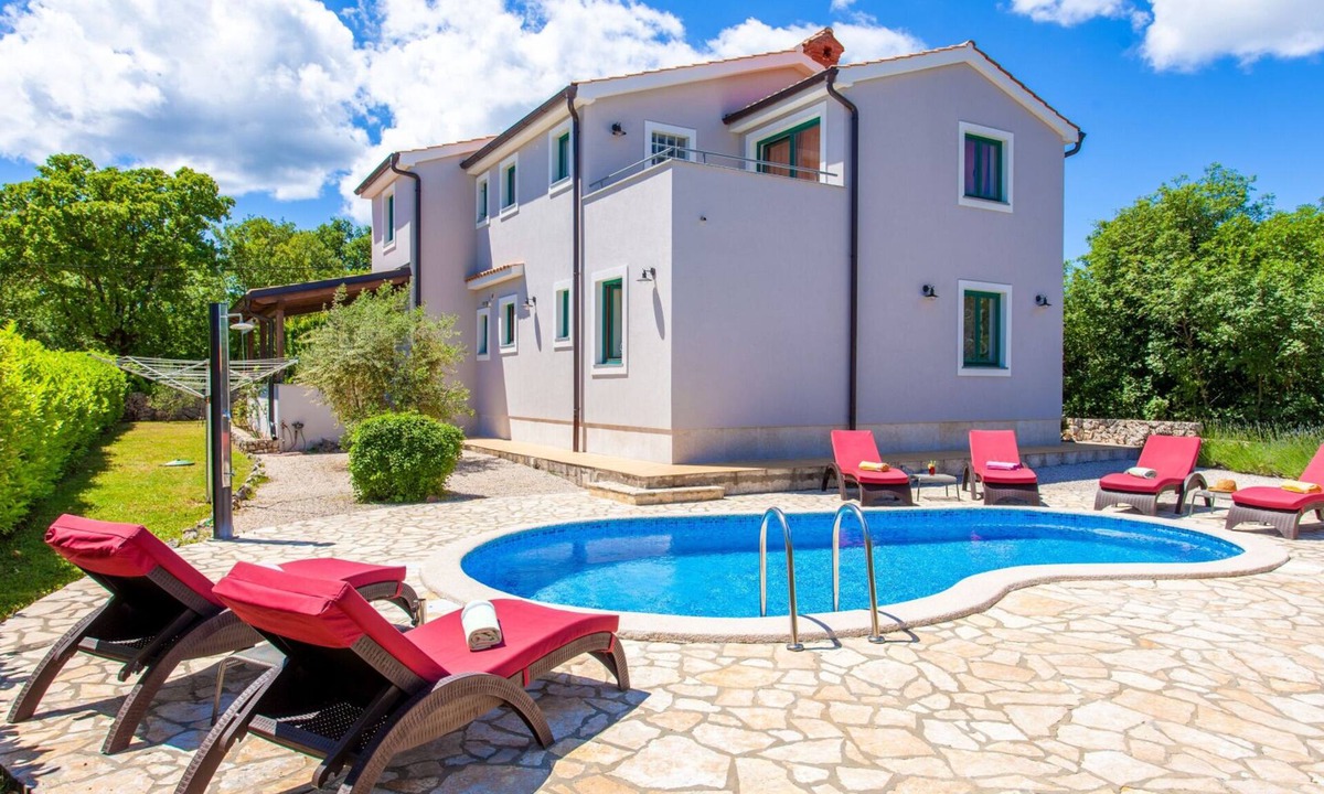 Kras Villa | Villa Tara with heated pool by Villas Guide