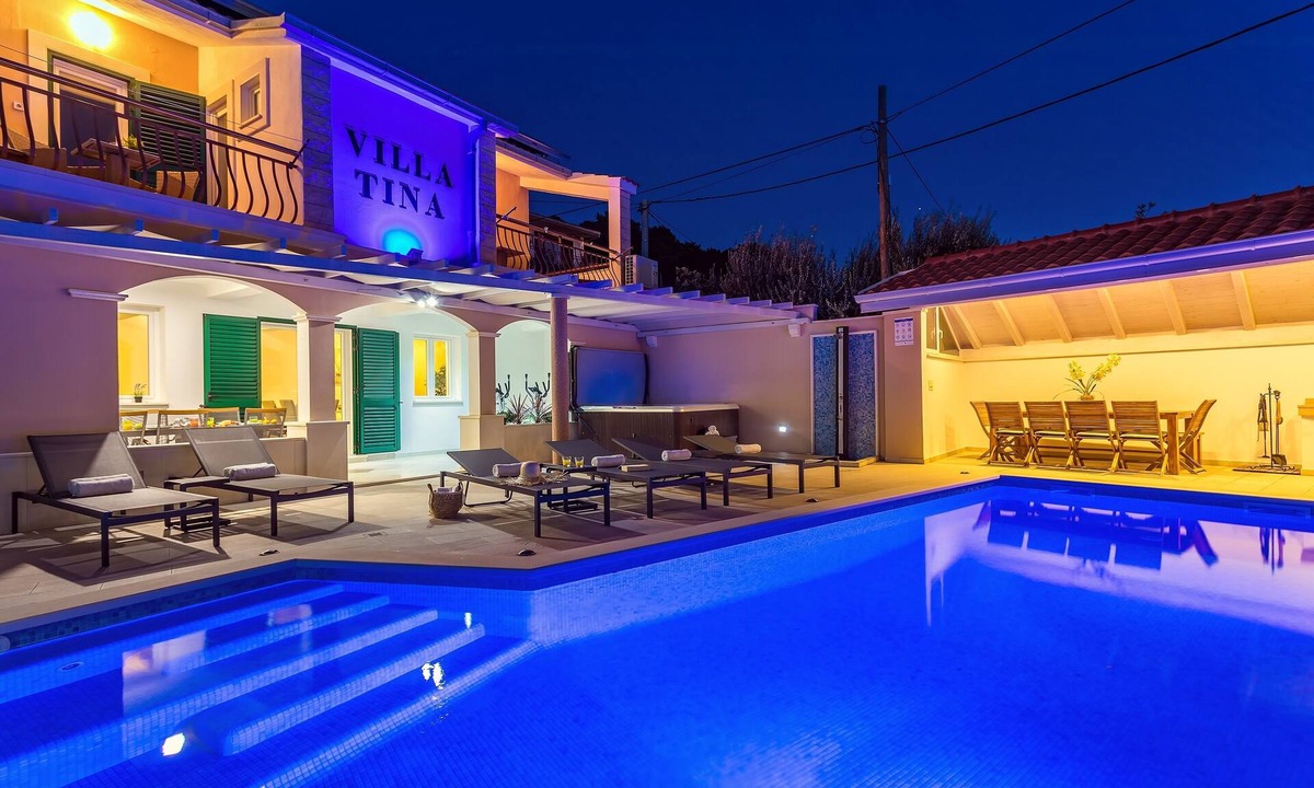 Duce Villa | Villa Tina - luxurious accomodation with heated pool, a Jacuzzi, 6 bedrooms