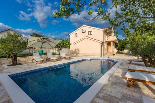 Policnik Villa | Villa Tina with Swimming Pool, Tennis court, Games room, Sauna, Gym, BBQ