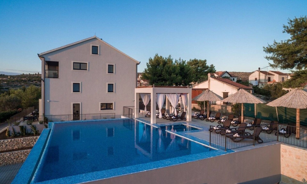Cove Makarac (Milna) House | Villa Toma 1 - Semi detached House with shared pool