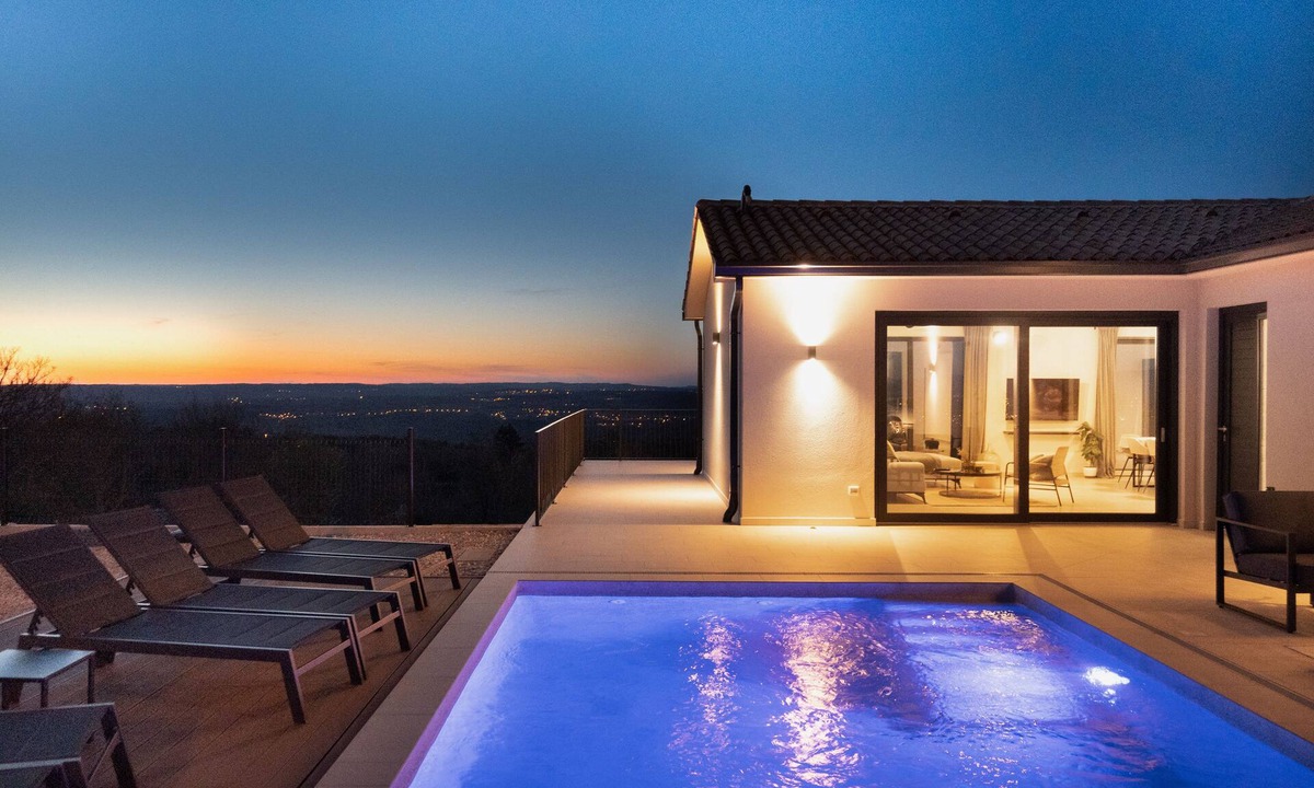 Bartici Villa | Villa TonKa with jacuzzi sauna and private pool