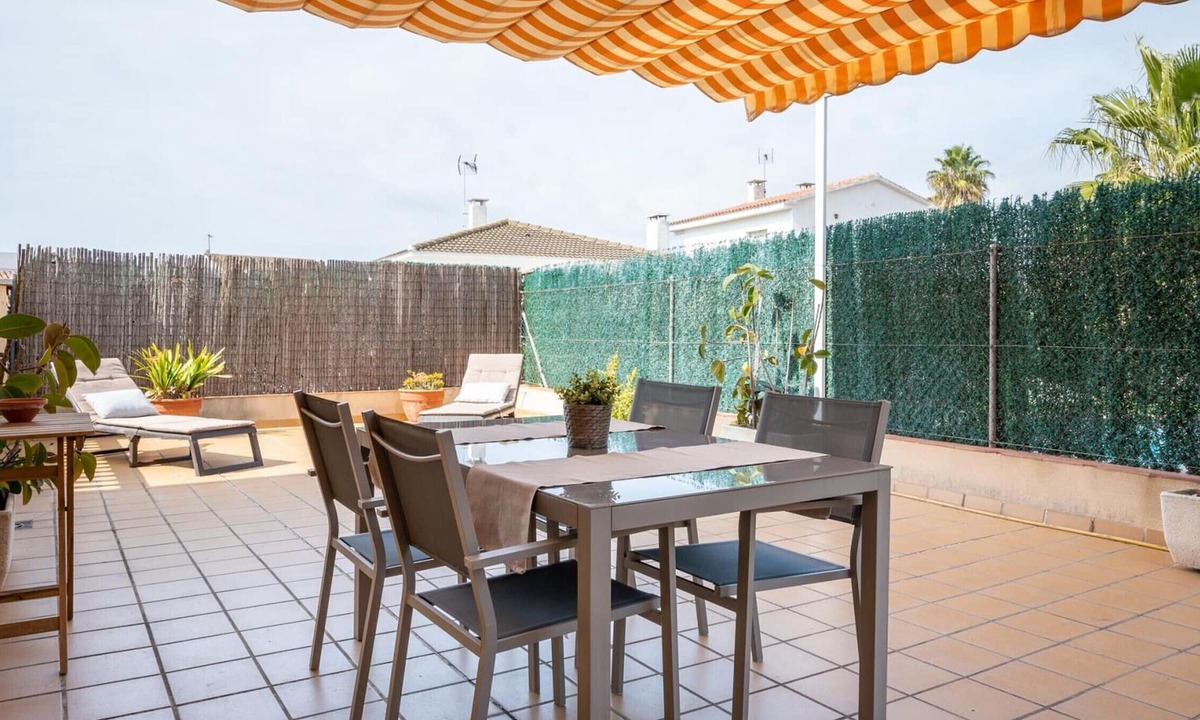 Clara Villa | Villa Torredembarra, 4 bedrooms, 7 persons