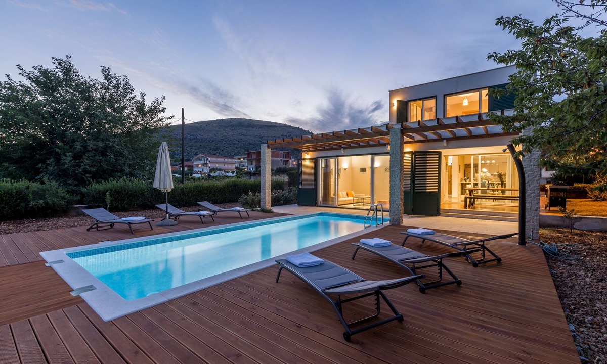Seget Donji Villa | Villa Trogir SAVE 20 percent on Split-villas comn