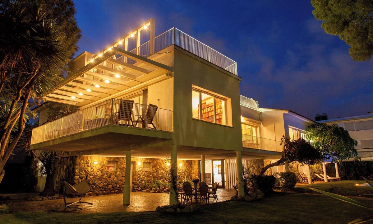 Passeig Maritim Villa | Villa Tupinetti with Sea View, Pool & Wi-Fi