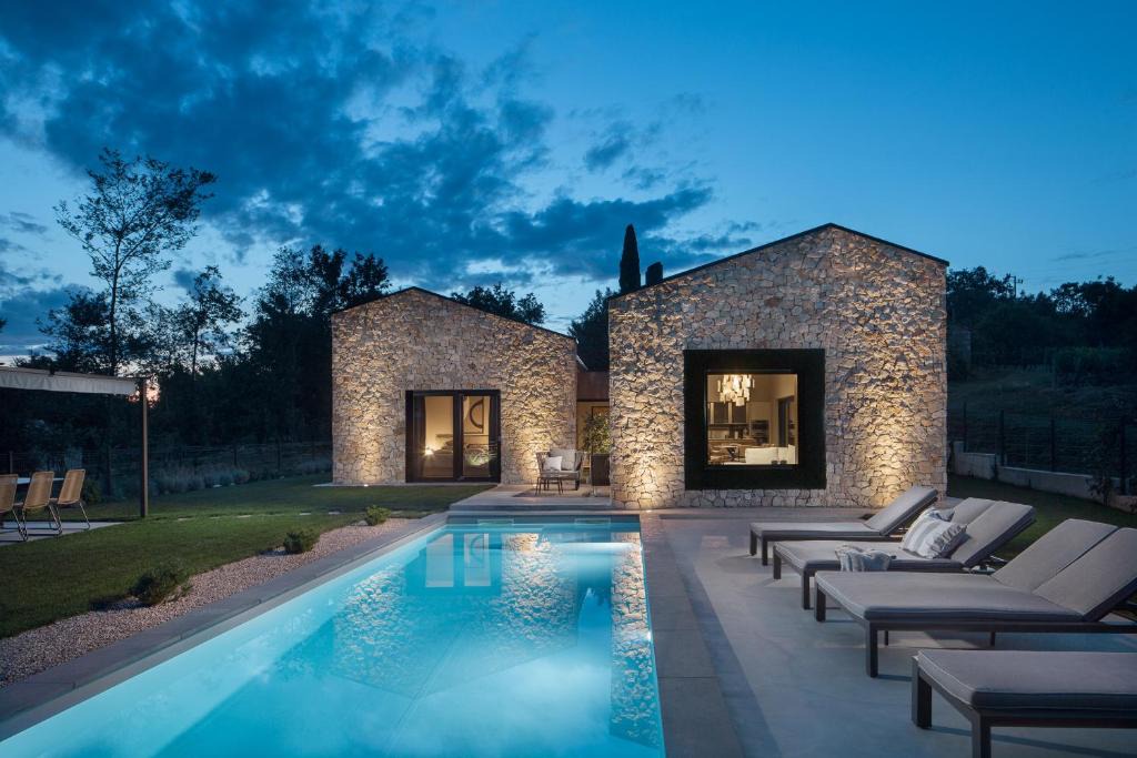 Skropeti Villa | Villa Ulmus near Motovun for 6 people with heated pool & jacuzzi
