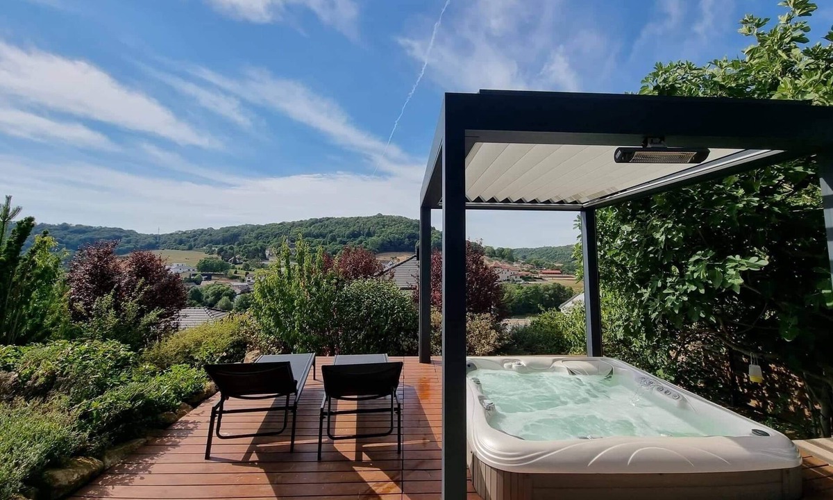 Montenach Villa | Villa under the vines