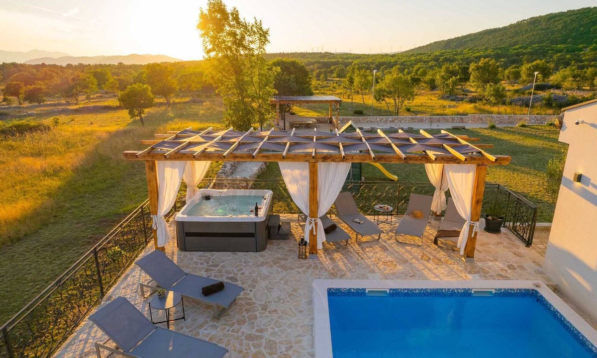 Lovrec Villa | Villa Unika heated Pool, Jacuzzi, Sauna