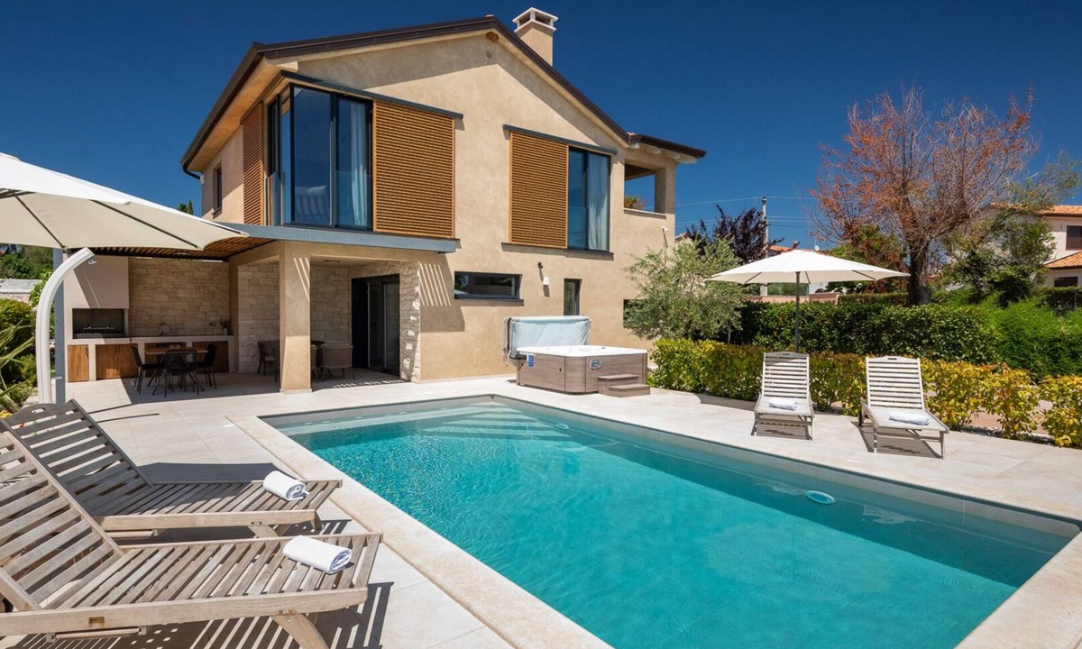 Kadumi Villa | Villa Vallis by Villas Guide