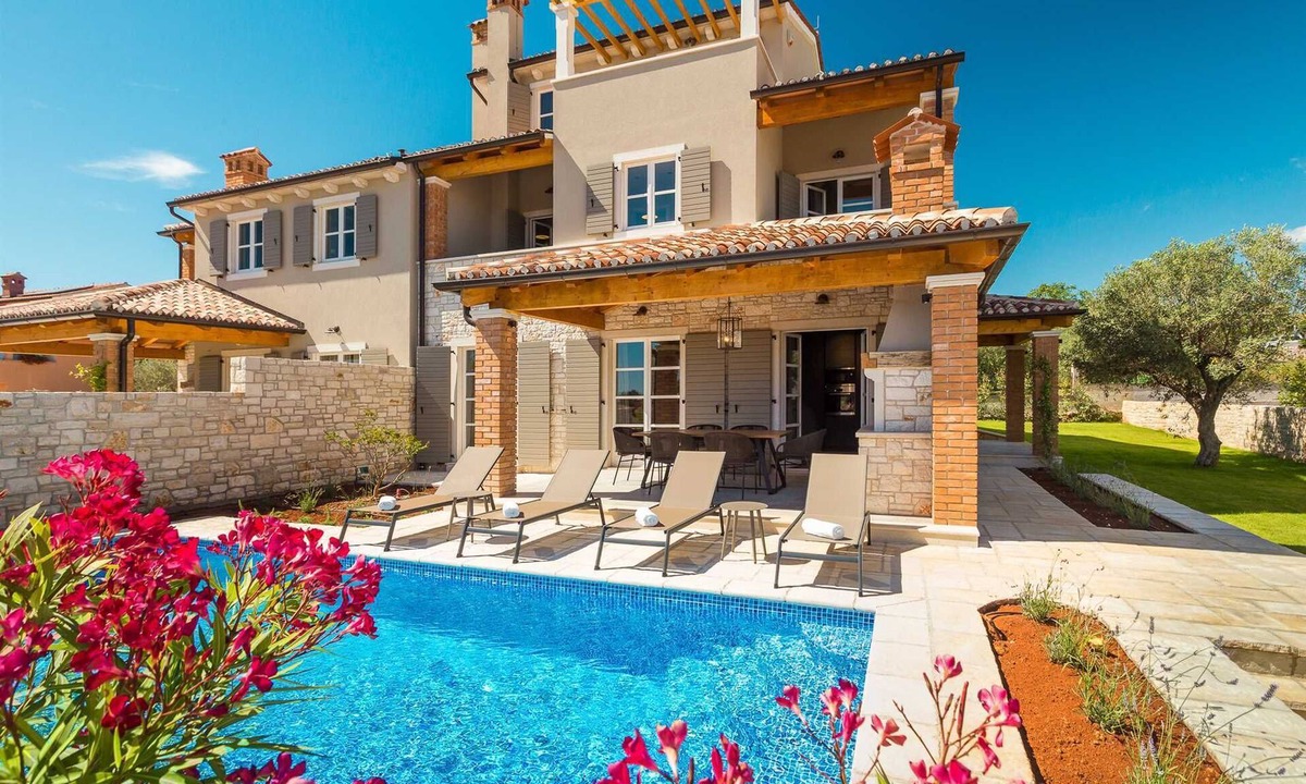 Vabriga Villa | Villa Vanessa – Architectural Design Villa with Sea View