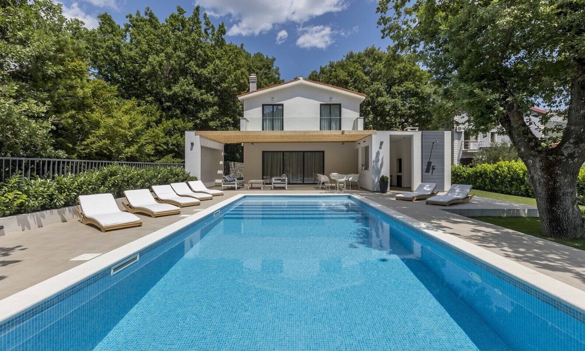 Srinjine Villa | Villa Ventura with a private heated pool, superfast broadband, gym
