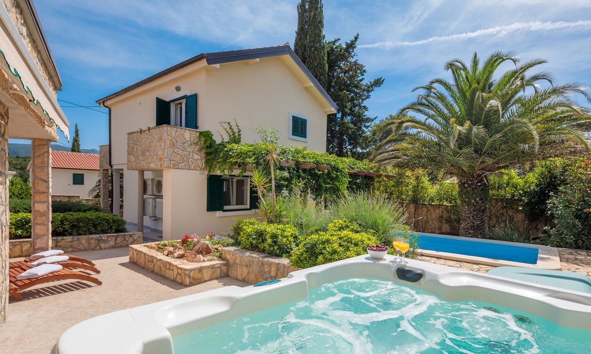 Vrboska House | Villa Verboscana—Spa-Style Facilities in Tranquil Setting