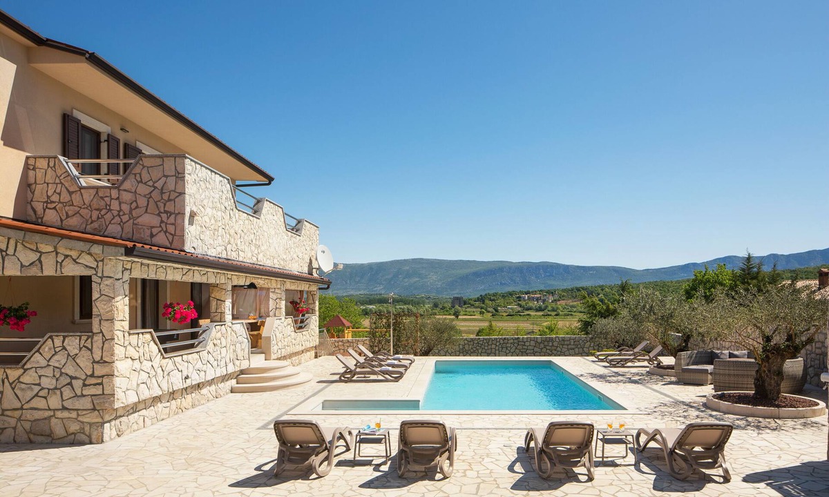 Sumber Villa | Villa Vesna with heated pool, sauna, jacuzzi