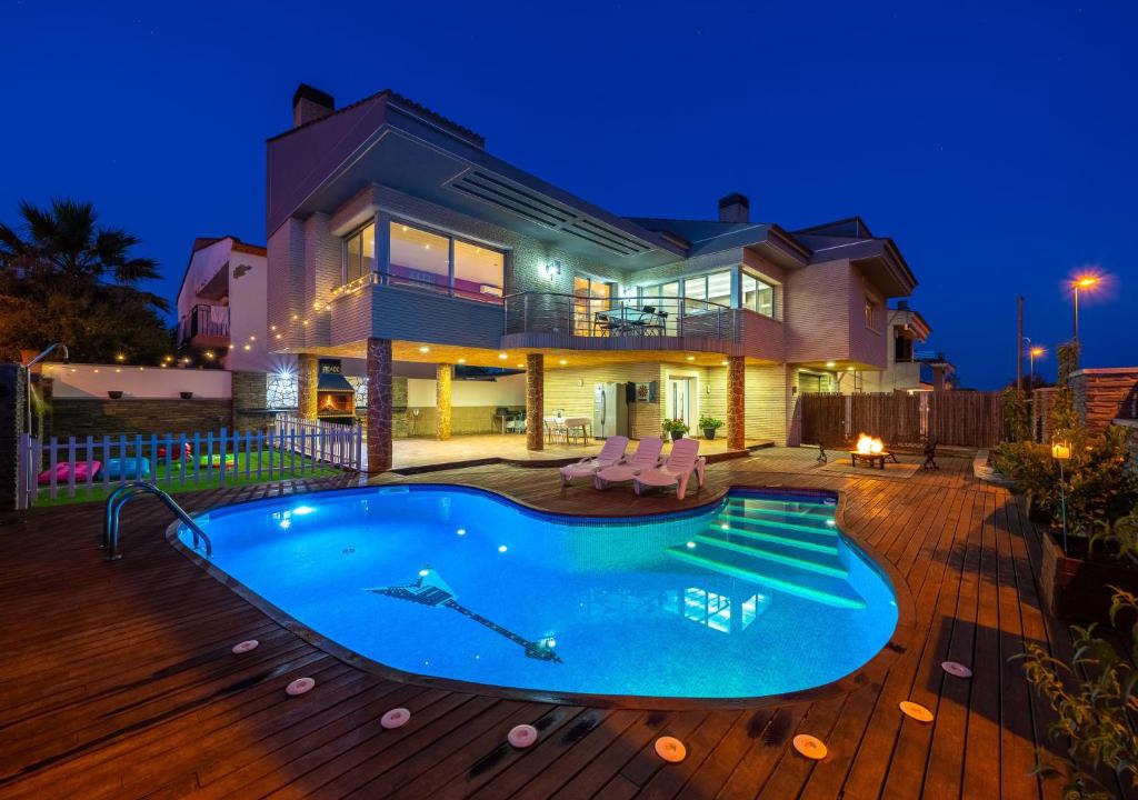 Reus Villa | Villa Villa Luxury Rock Tirri by Interhome