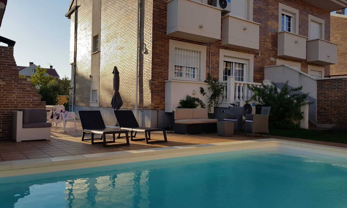 Burguillos de Toledo Ski Chalet | Villa Villa Maria 10 min. from Puy Du Fou. Ideal for families and groups of friends