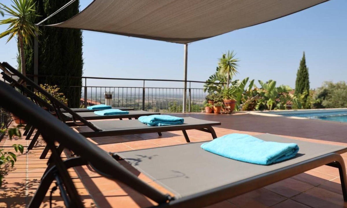 Palau-Saverdera Villa | Villa Vista Real