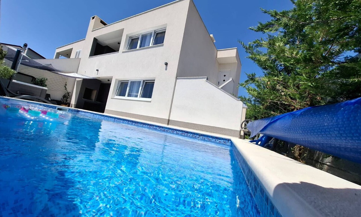 Rudine Villa | Villa Viva - with outdoor pool and jacuzzi