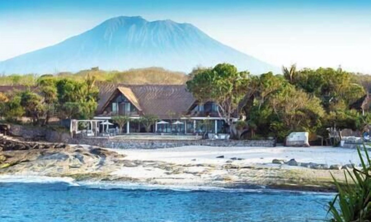 Mushroom Bay Villa | Villa Voyage | Private 5BR Oceanfront Villa Lembongan