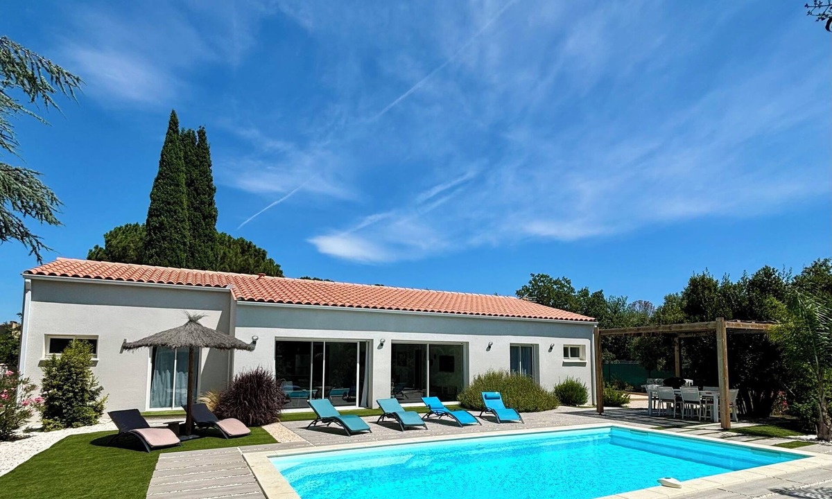 Montesquieu-des-Alberes Villa | Villa with heated pool, 3 suites overlooking the Albères massif.