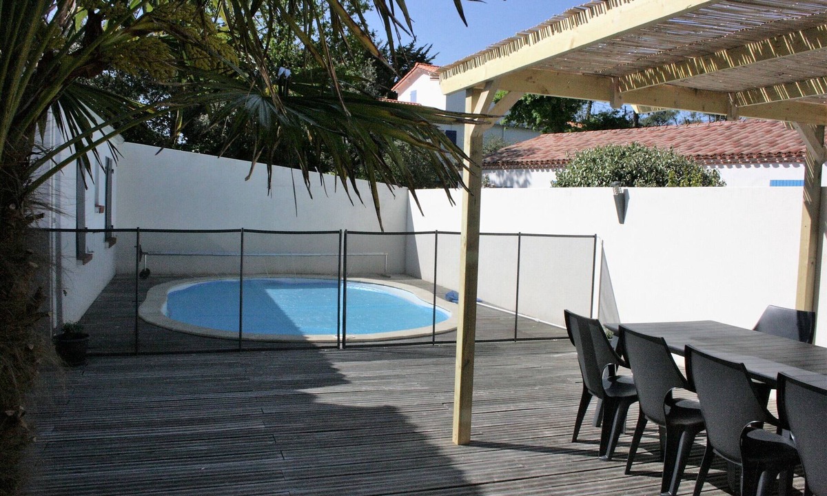 Saint-Vincent-sur-Jard Villa | Villa with heated pool close to the sea and the forest