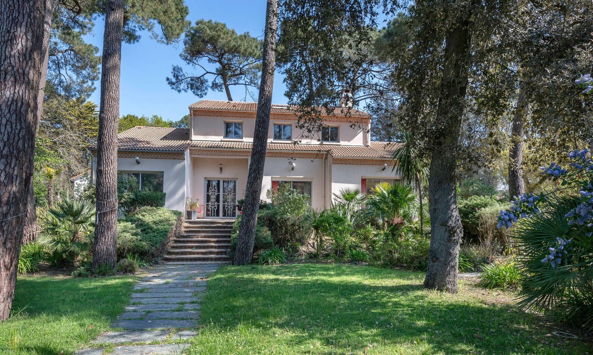 Saint-Brevin-l'Ocean House | Villa with jacuzzi - 15 pers. 350m from the beach