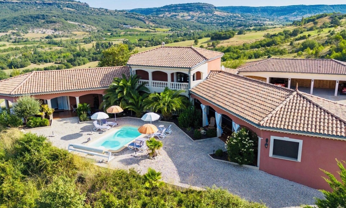Saint-Jean-le-Centenier Villa | Villa with a pool and spa offering a spectacular view.