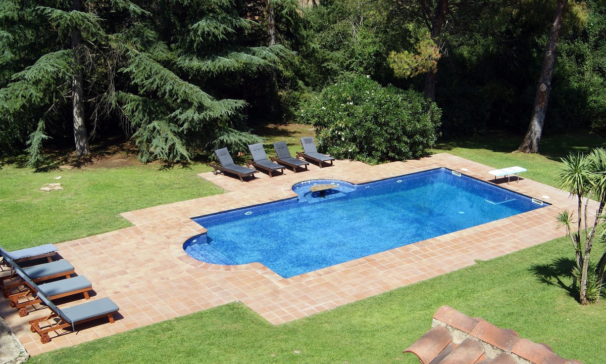 Sant Marti Vell Villa | Villa with Beautiful Garden And Pool in Spectacular Setting