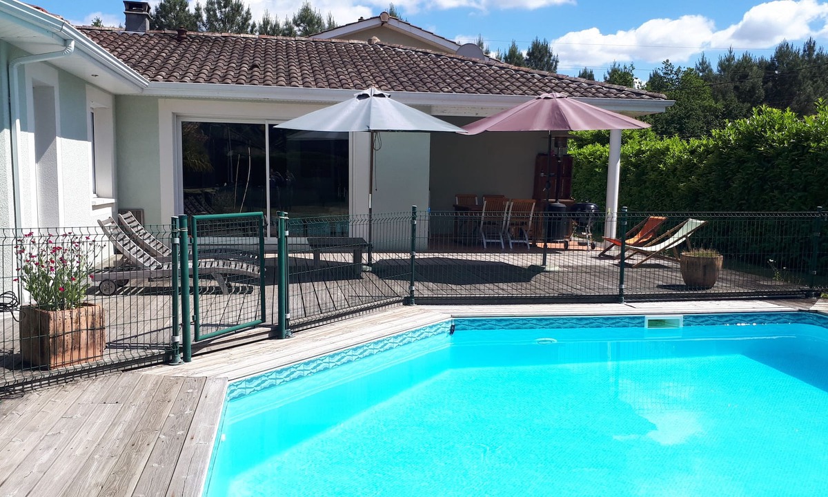 Saint-Aubin-de-Medoc House | villa with swimming pool between ocean and Bordeaux