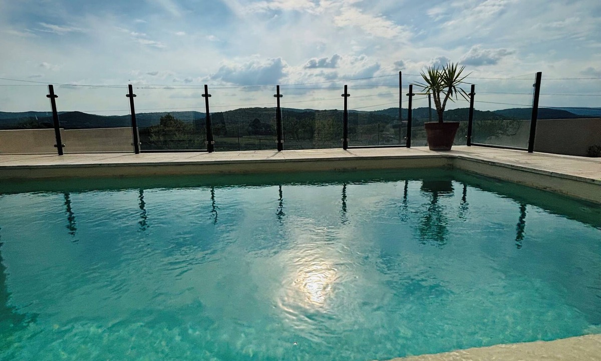 Saint Michel d'Euzet Villa | Villa with pool