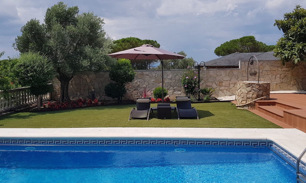 Vidreres House | Villa with garden and private pool near the beach