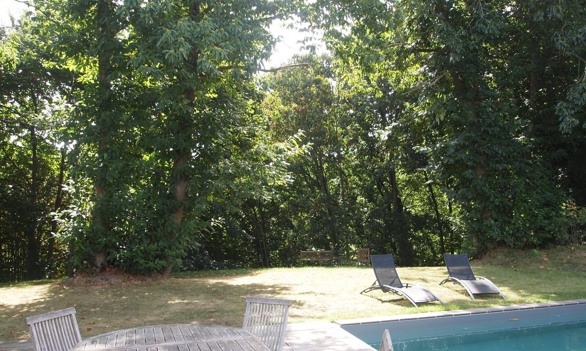 Dinan Villa | Villa with heated pool and balneotherapy facing the forest