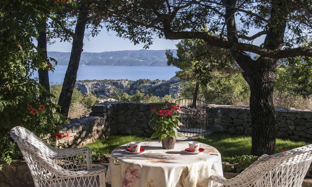 Omis Villa | Villa with heated pool! Enjoy in beautiful sight to the sea, mountains and river