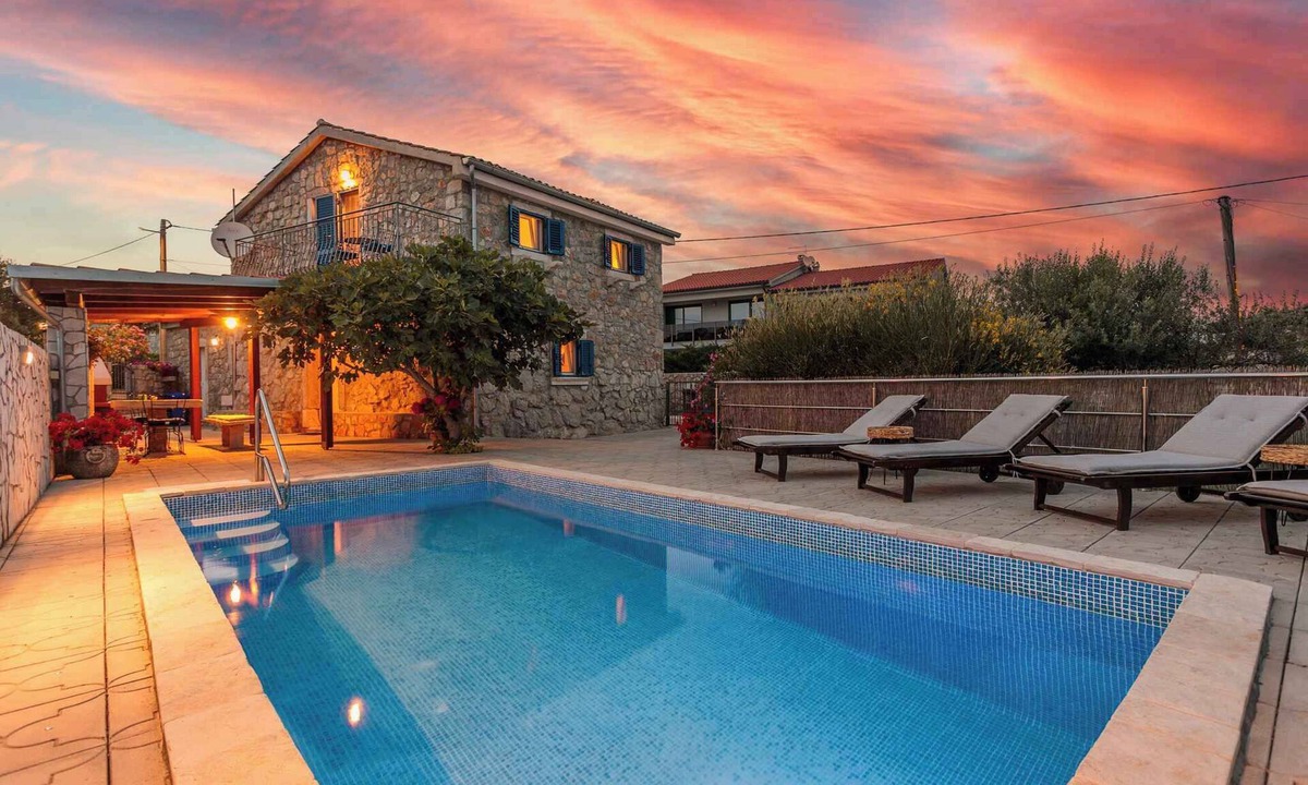 Brzac Villa | Villa with internet, washing machine and an outdoor pool