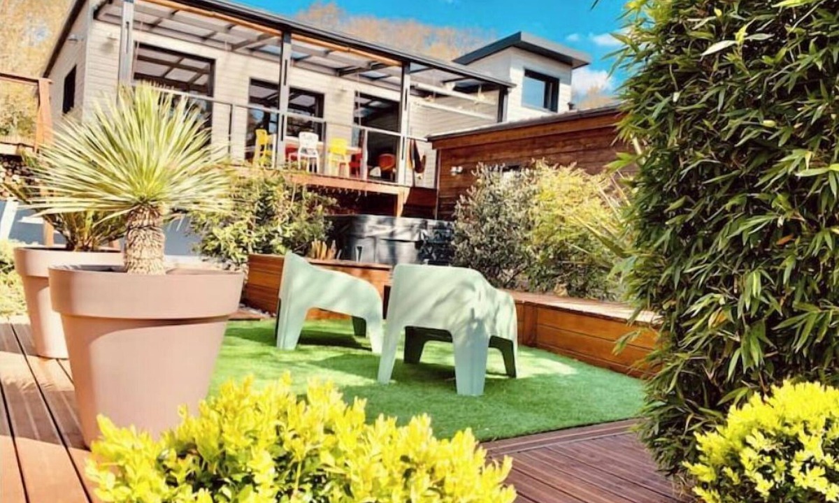 Pluherlin Villa | Villa with jacuzzi, in the canopy