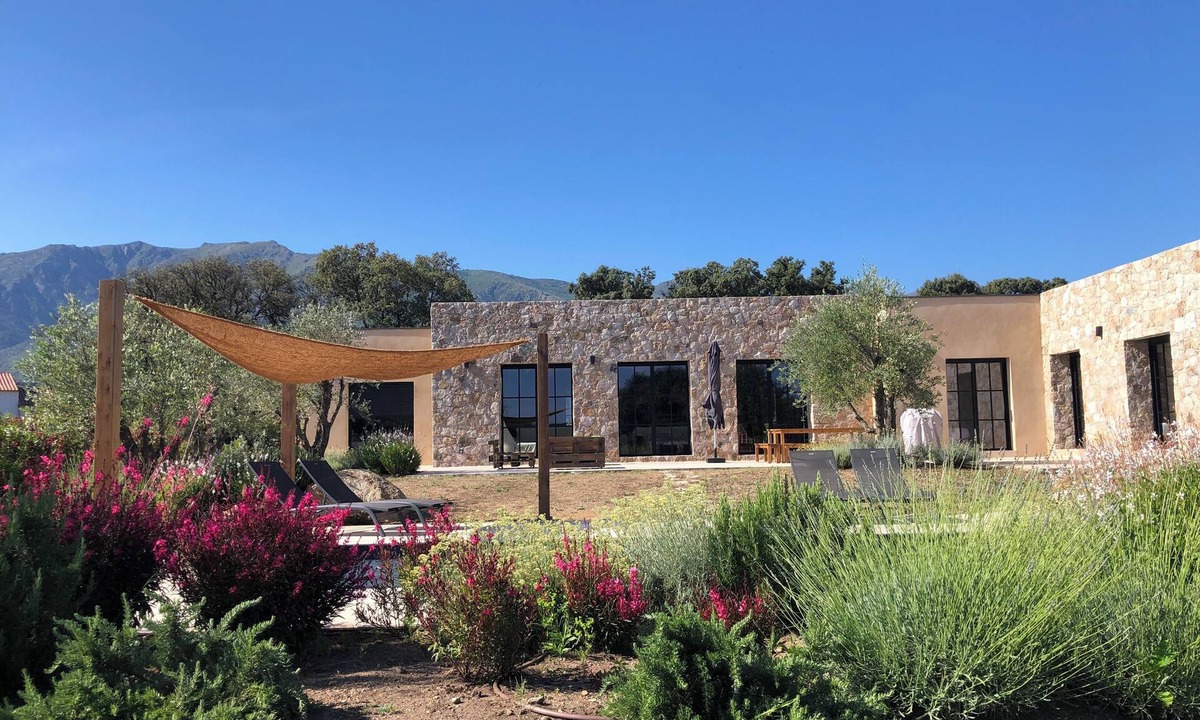 Occhiatana Villa | Villa with mountain view, between sea and golf