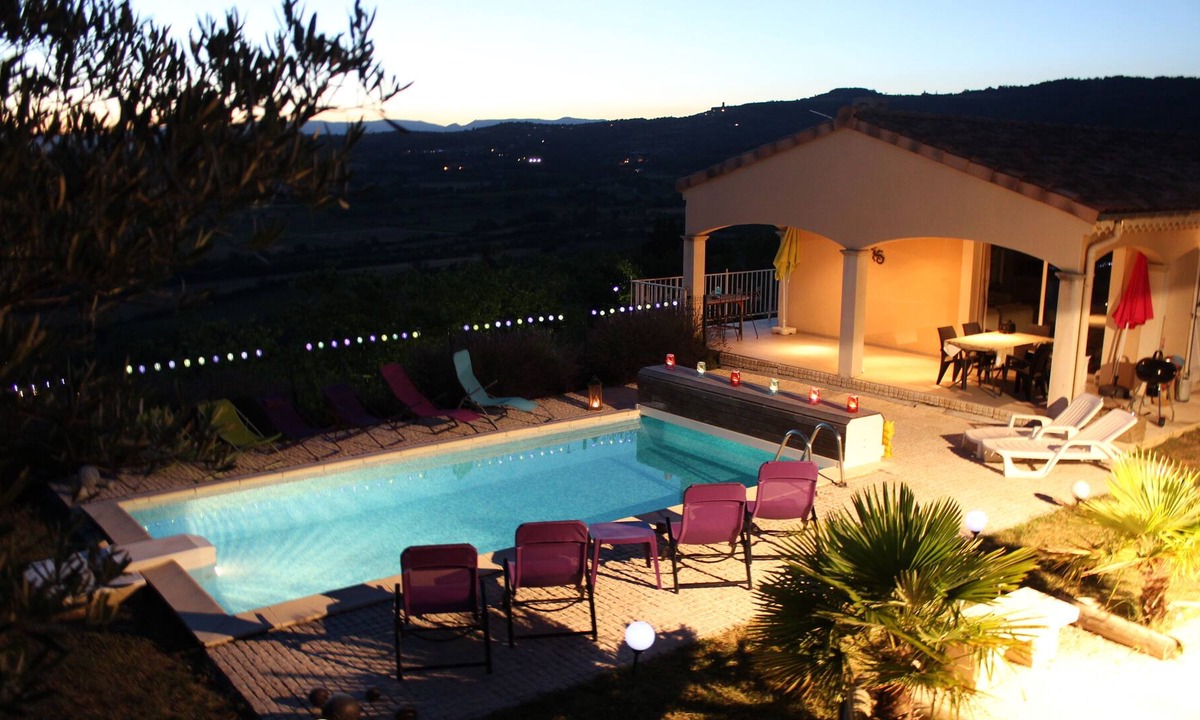 Villeneuve-de-Berg Villa | Villa with private pool, View, Fitness, pétanque, Loggia, Barbecue