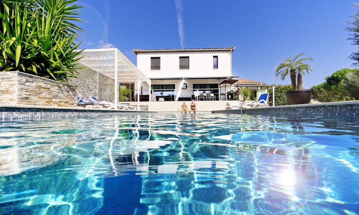 Bagnols-en-Foret Villa | Villa with pool for discerning connoisseurs