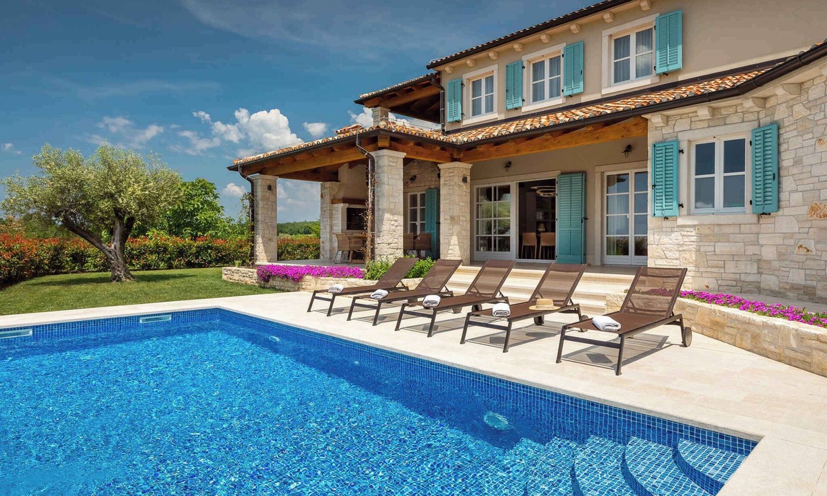 Strpacici Villa | Villa with pool and well-tended garden
