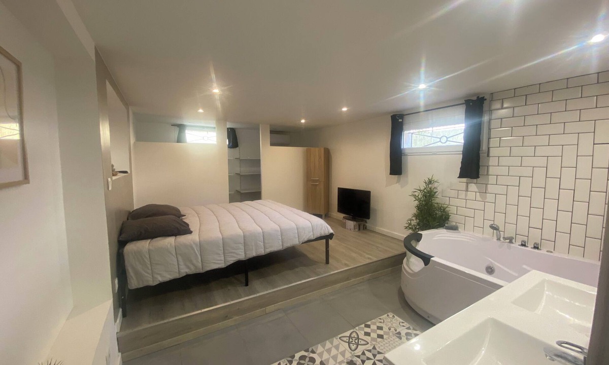 Bellegarde Villa | Villa with pool between land and sea