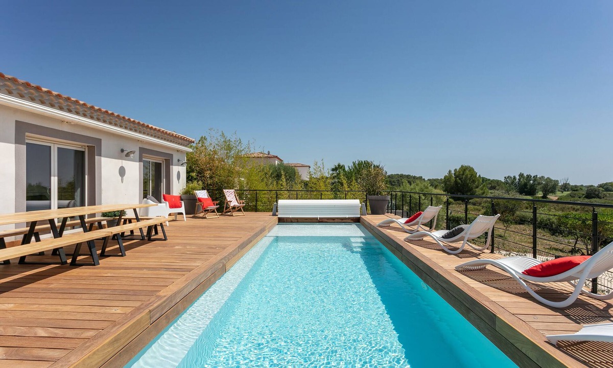 Beziers Villa | villa with pool facing Saint Thomas golf course