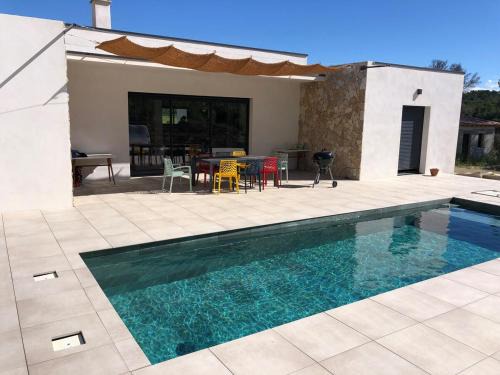 Bellegarde House | Villa with pool for 8 people