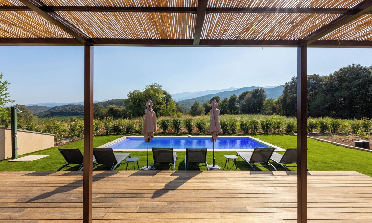 Ghisonaccia House | Villa with pool